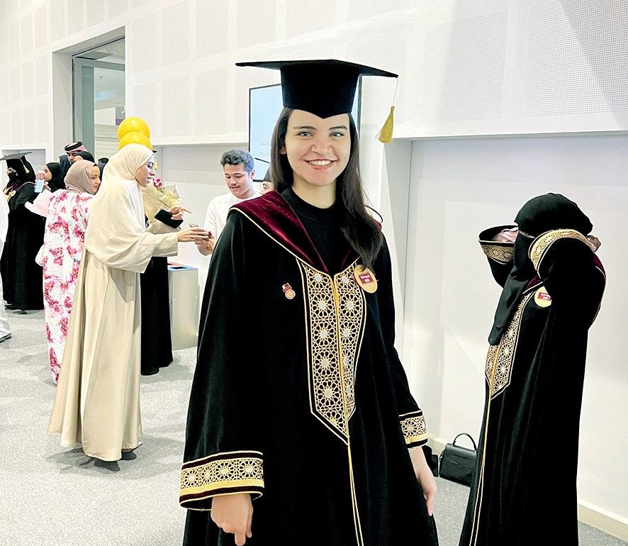 «العرب » تبارك تخرج الزميلة هايدي توفيق ونجل الزميل سليمان ملاح من جامعة قطر