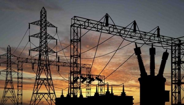 عدن.. خروج تدريجي لمحطات الكهرباء بسبب نفاذ الوقود