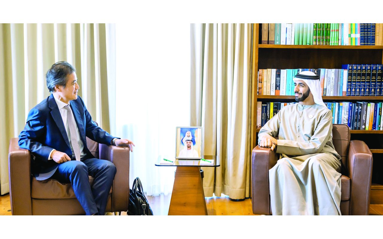 شخبوط بن نهيان يلتقي المبعوث الياباني للقرن الأفريقي