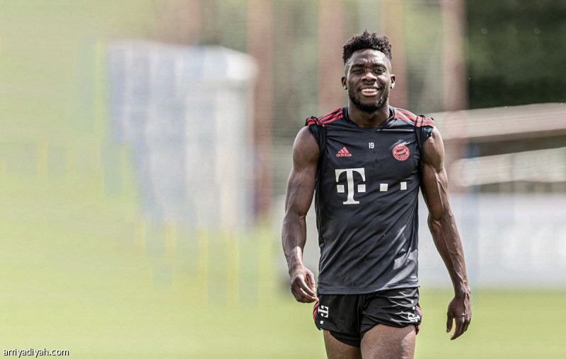 ديفيز يبدأ الركض