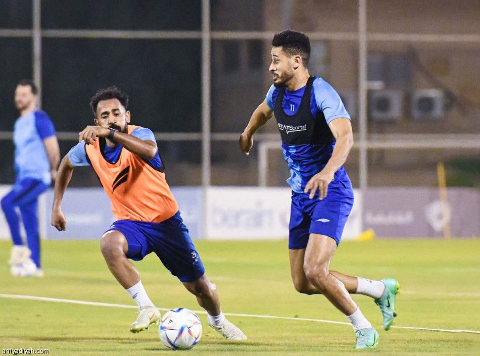 قبل العدالة دونيس يقسّم اللاعبين