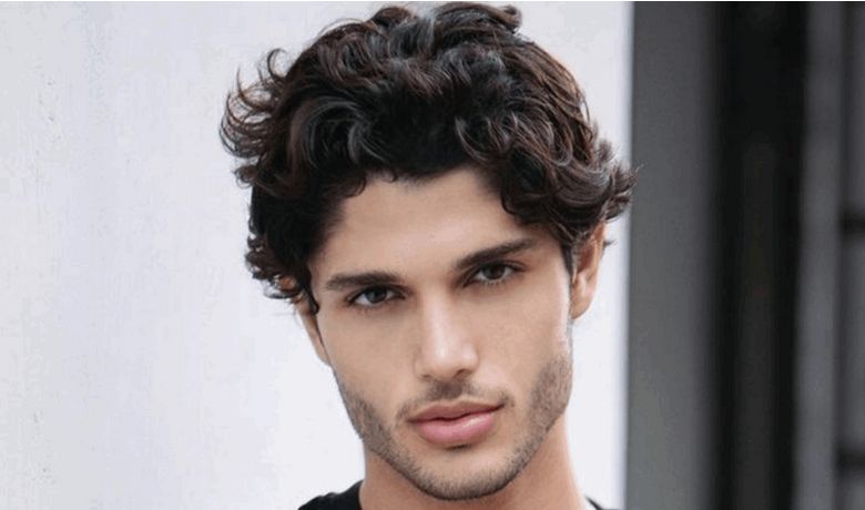 مُجددا ابن راغب علامة يُثير الجدل.. ظهر على البحر وقام بحركة غير لائقة!