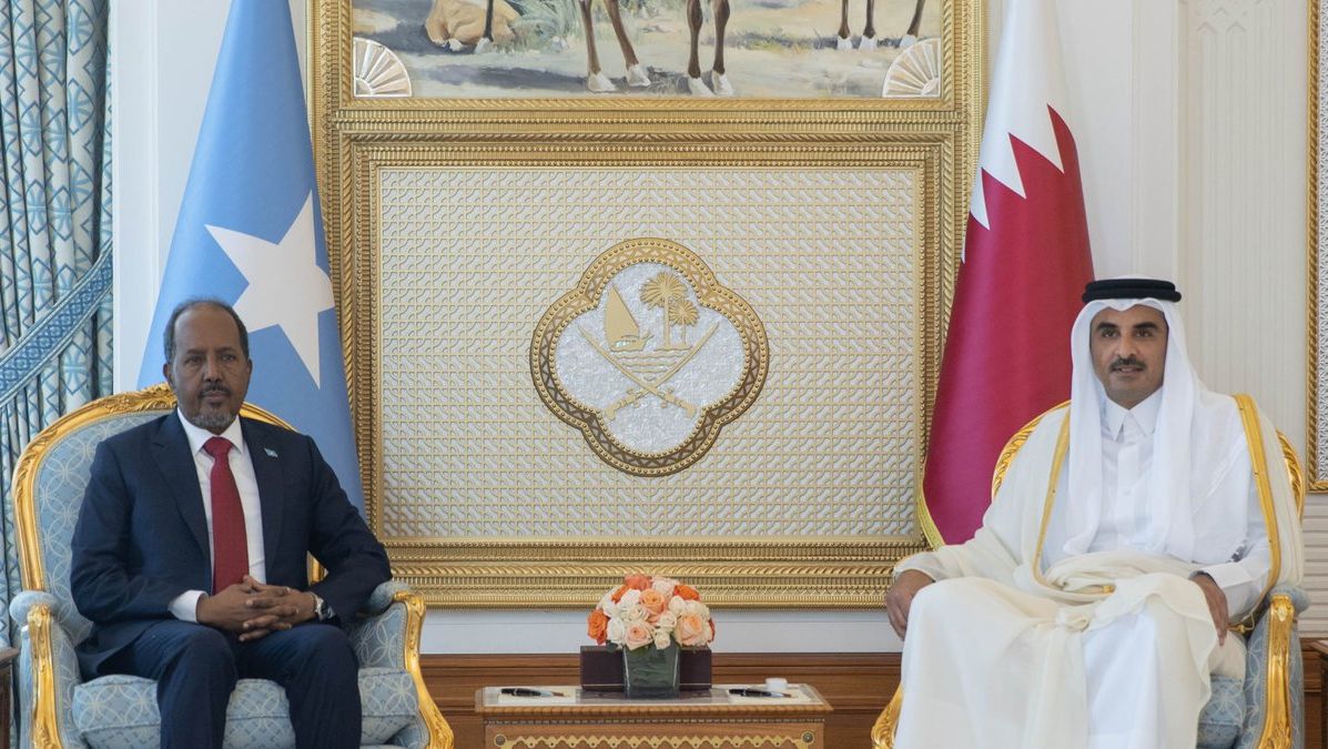 سمو الأمير يعقد جلسة مباحثات رسمية مع الرئيس الصومالي