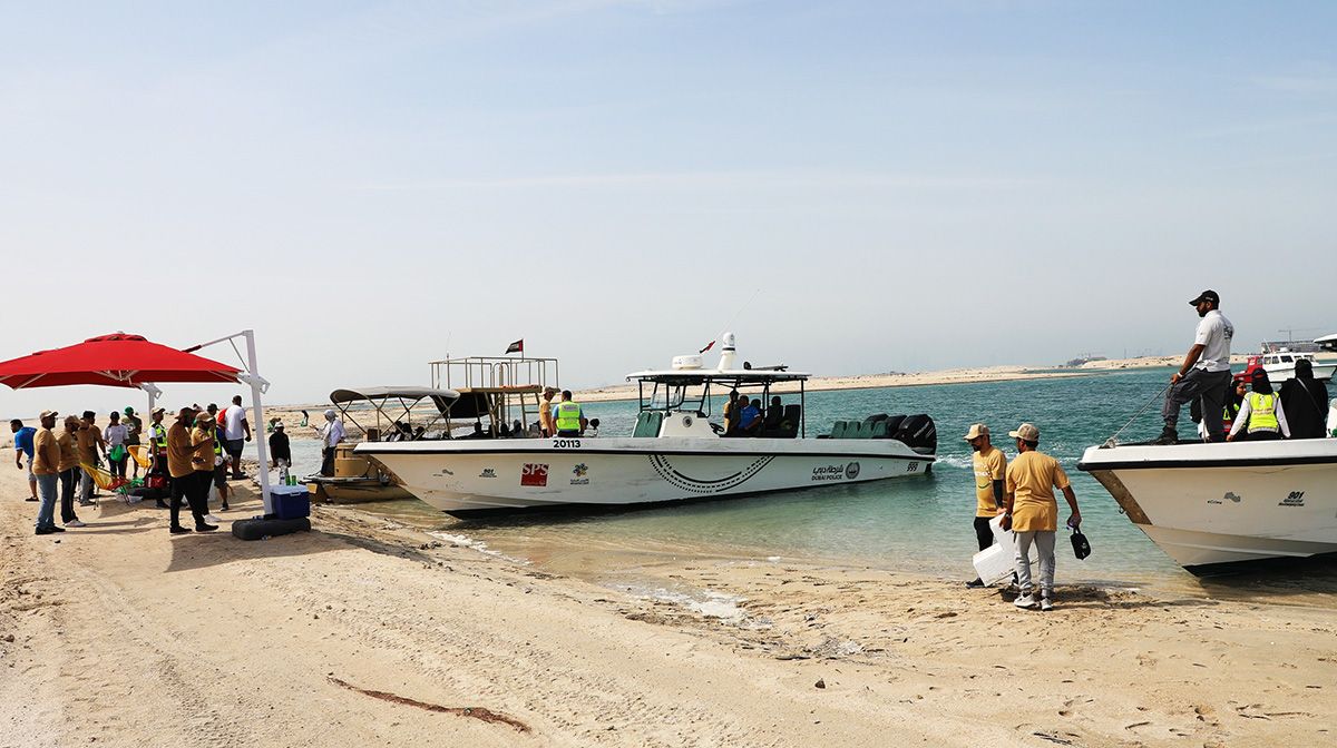 شرطة دبي تنظم مبادرة «سواحل نظيفة»