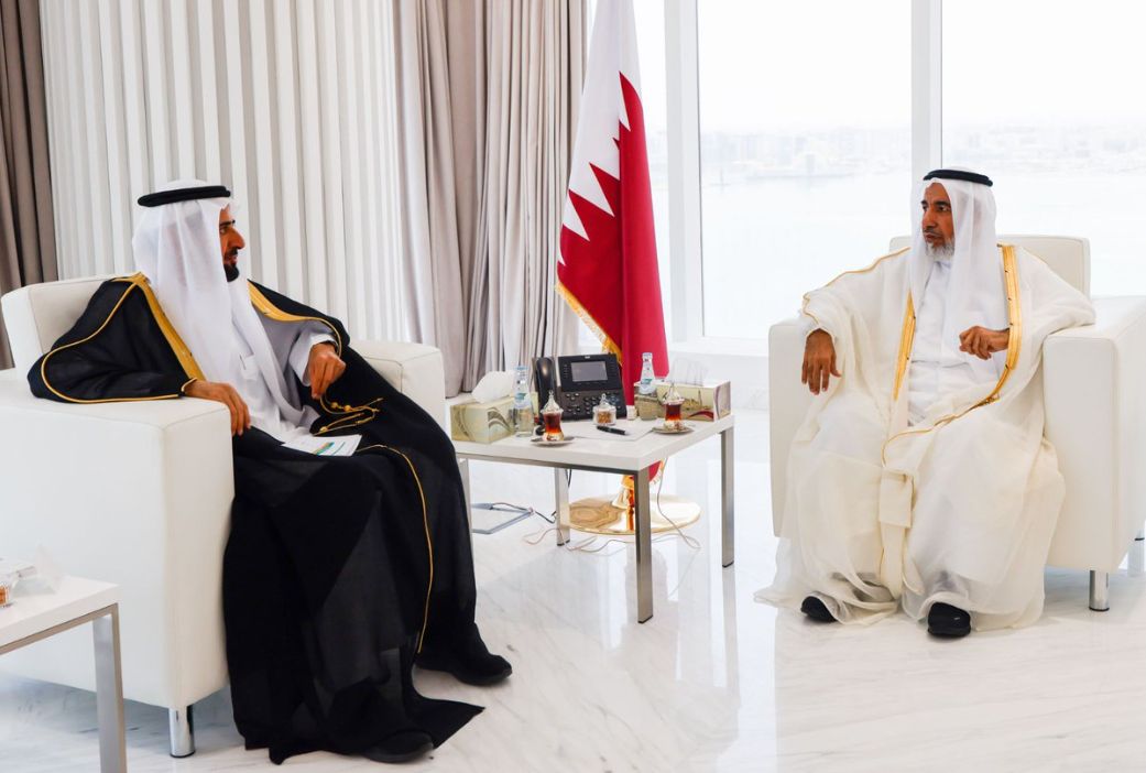 وزير الأوقاف والشؤون الإسلامية يجتمع مع وزير الحج والعمرة السعودي