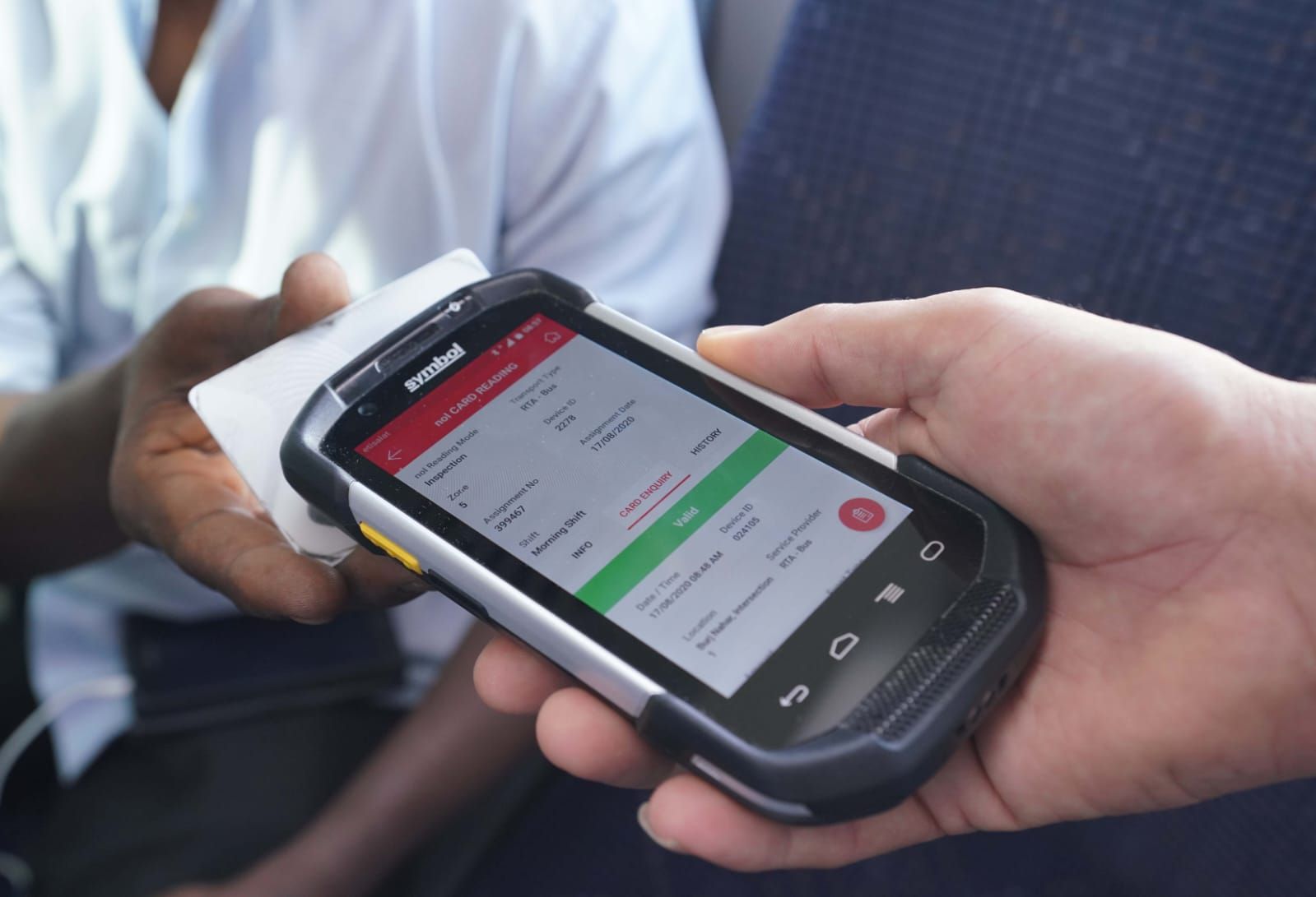 "طرق دبي" تنفذ حملات تفتيشية لضمان التزام الركاب بقوانين وسلوكيات النقل الجماعي