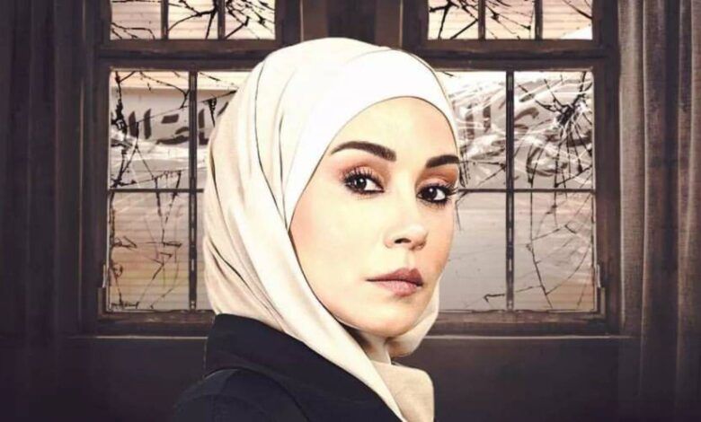 كاتب مسلسل “النار بالنار” يردّ على كاريس بشار: “ما قالته غيضٌ من فيض”