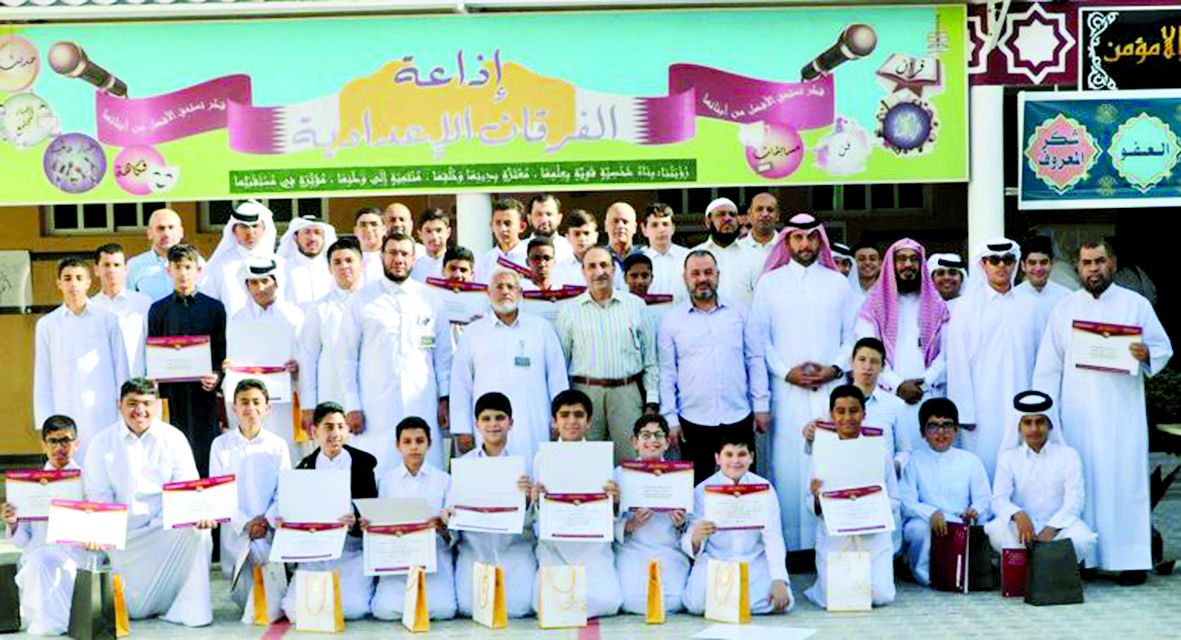 «الفرقان» الإعدادية تكرم المتفوقين من الطلاب والمعلمين والعاملين