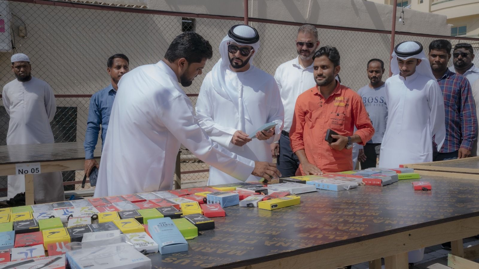 صقر القاسمي يفتتح سوق العمال المجتمعي في الرميلة بعجمان