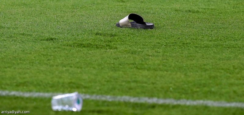 تقرير الكلاسيكو.. حذاءان و4 علب مياه