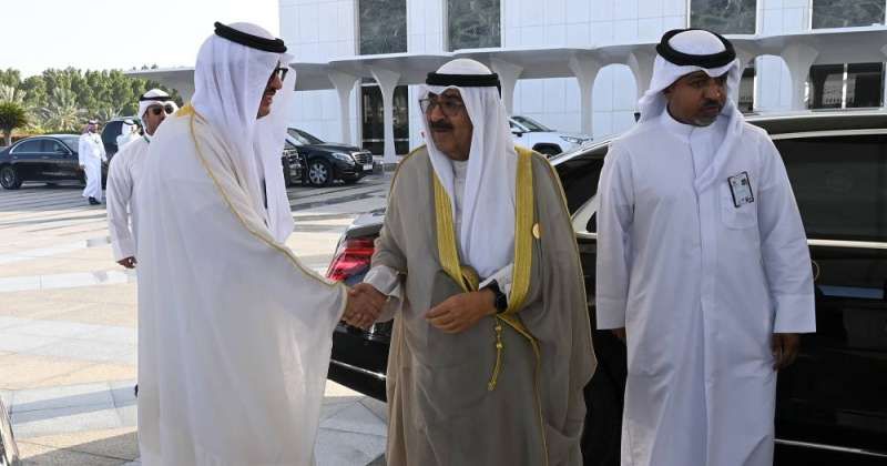 ممثل سمو الأمير يغادر السعودية بعد ترؤسه وفد الكويت في القمة العربية