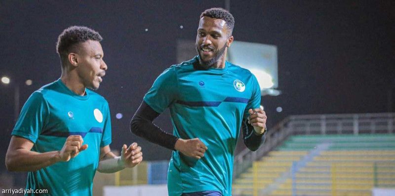 اجتماع ماتشادو يرسم طريق الهروب