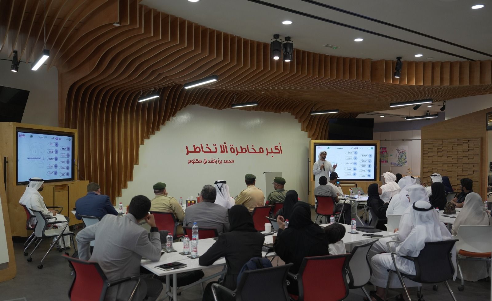 «شرطة دبي» تشجع الأبحاث العلمية عبر «بالعقول نستثمر»