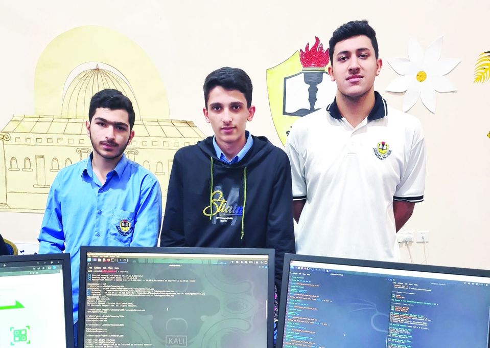 فريق طلابي يصمم موقعاً إلكترونياً لحماية بيانات الشركات