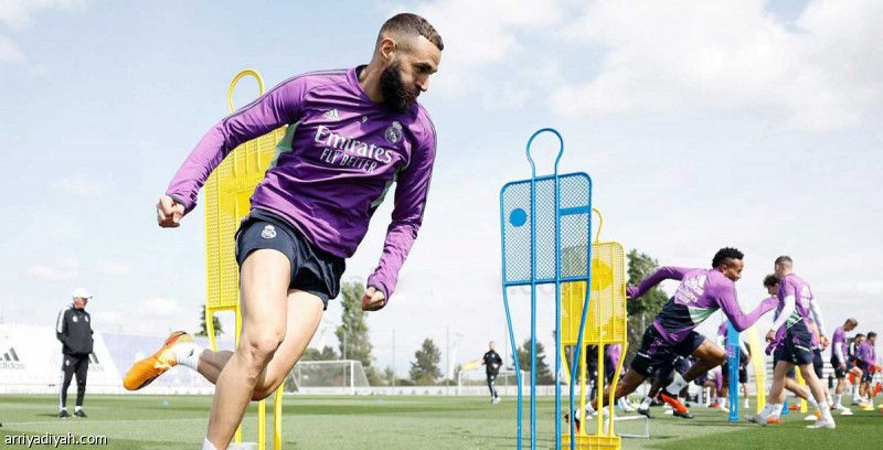 أنشيلوتي: بنزيمة أسطورة