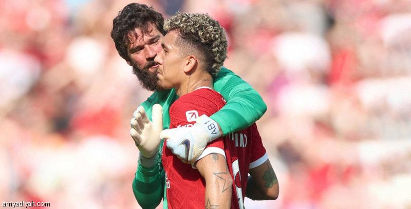 فيرمينو يودّع «أنفيلد» بالدموع