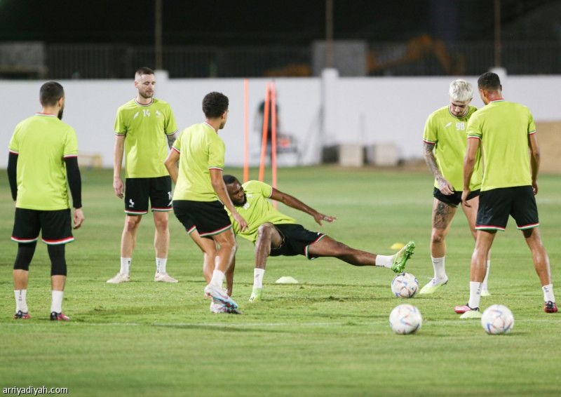 الاتفاق.. كازورلا يختتم تحضيرات مواجهة الفتح