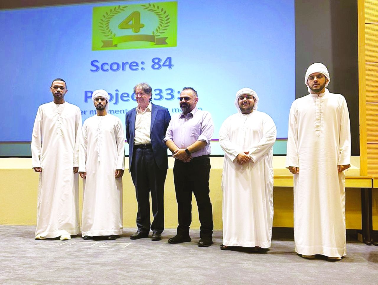طلاب من جامعة الإمارات يطورون تطبيقاً يساعد في الجراحة