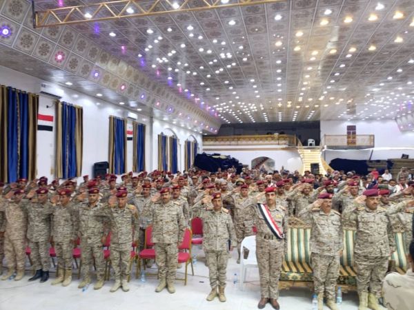 في حفل خطابي بمأرب.. رئيس أركان الجيش اليمني يؤكد على عدم التفريط بالوحدة والجمهورية مهما كان الثمن