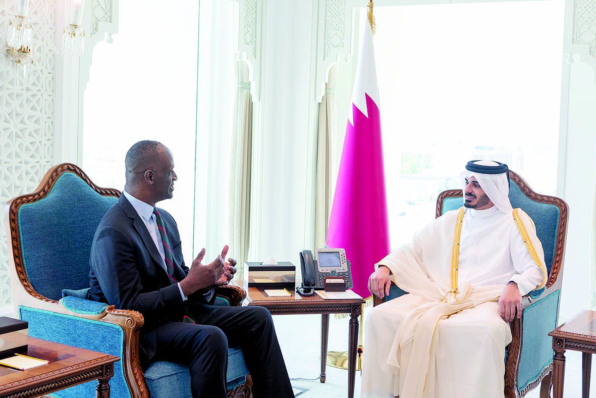 وزير الداخلية يبحث التعاون الأمني مع السفير الأمريكي