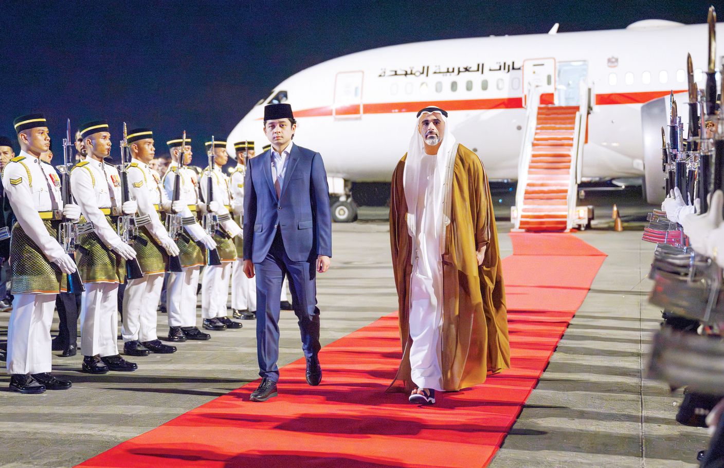 خالد بن محمد بن زايد يصل إلى ماليزيا في زيارة رسمية