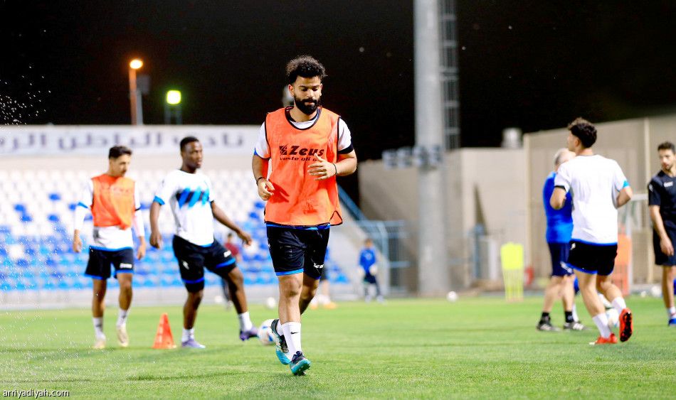 سانتو يفاضل بين كوستا والناشري