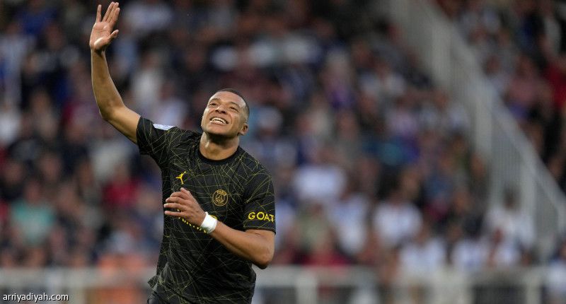 ثنائية مبابي تقرب باريس من لقب الدوري