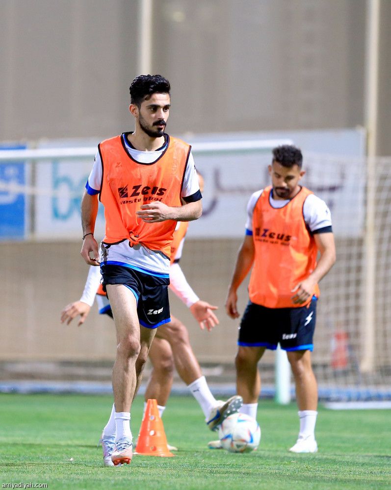 سانتو يفاضل بين كوستا والناشري