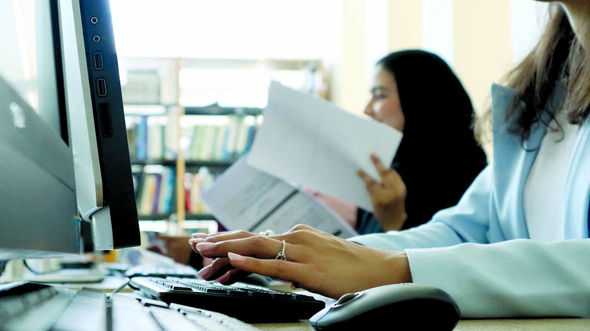 استخدام الذكاء الاصطناعي لتطوير  التفكير الناقد لطلاب «الإدارة»