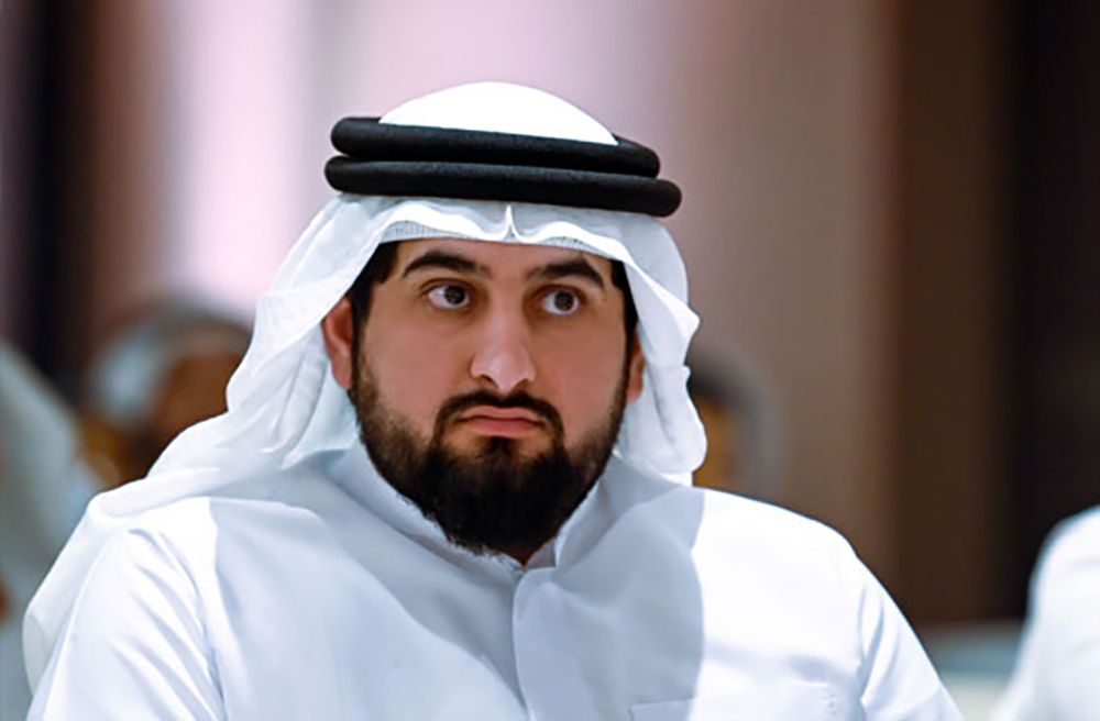 أحمد بن محمد يُقدّم واجب العزاء في والد الإعلامي حسن حبيب