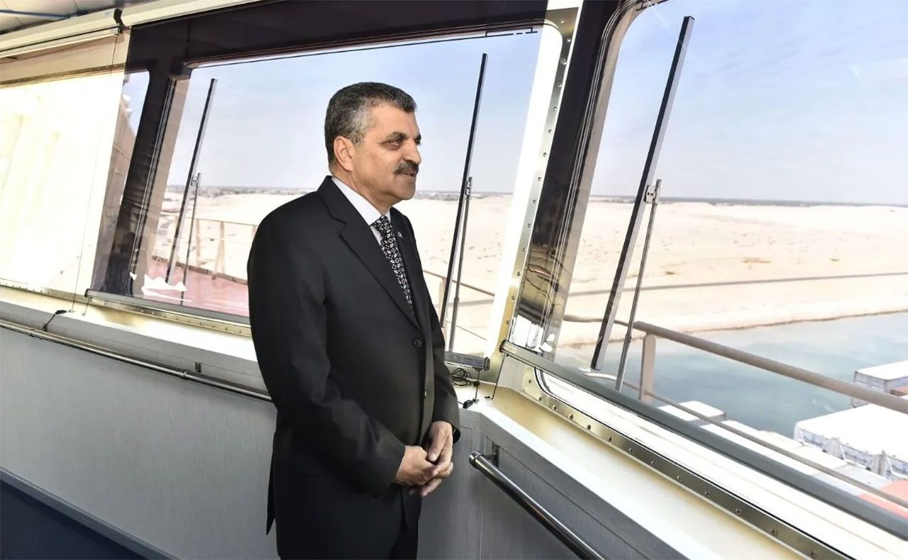 رئيس هيئة قناة السويس يعلن نجاح تعويم السفينة الجانحة