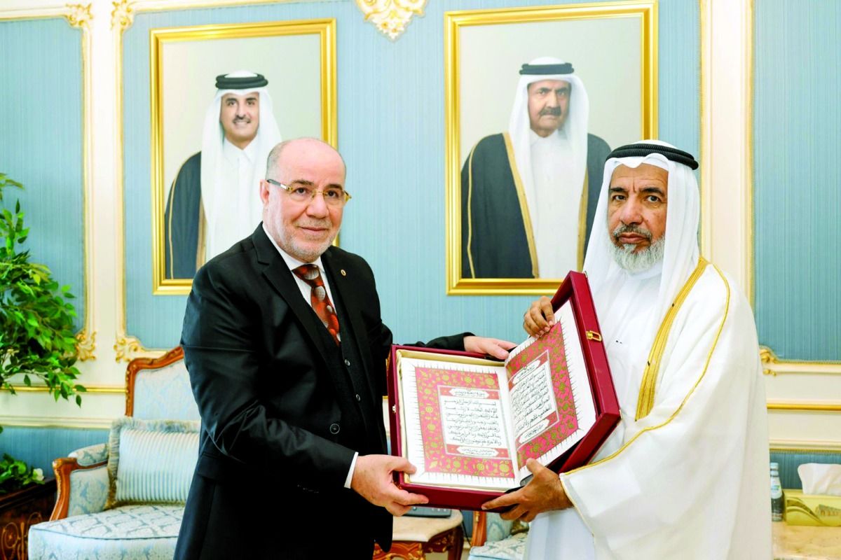 وزير الأوقاف يجتمع مع نظيره الجزائري