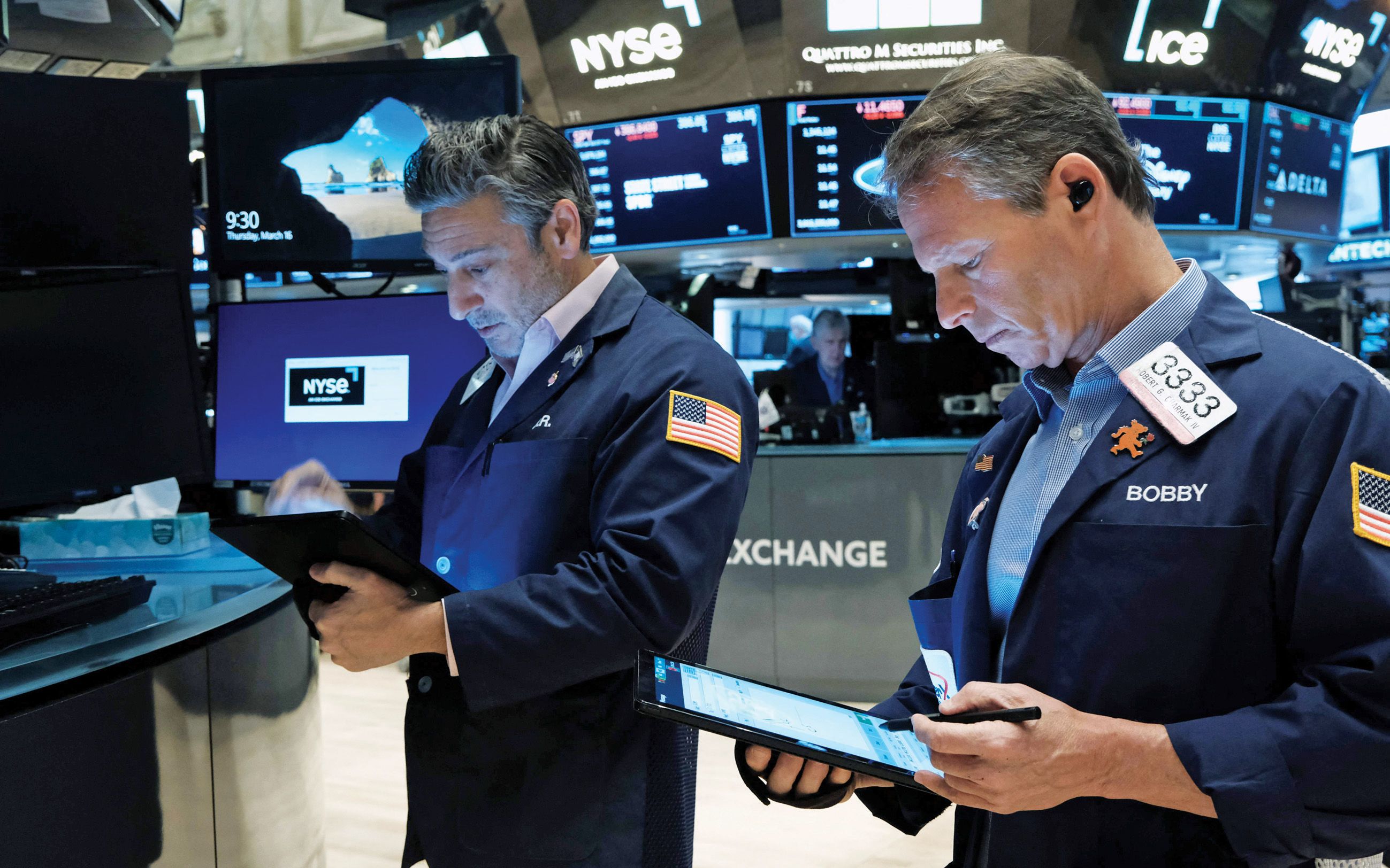 الأسهم العالمية تراهن على انفراجة في محادثات الدين الأمريكي