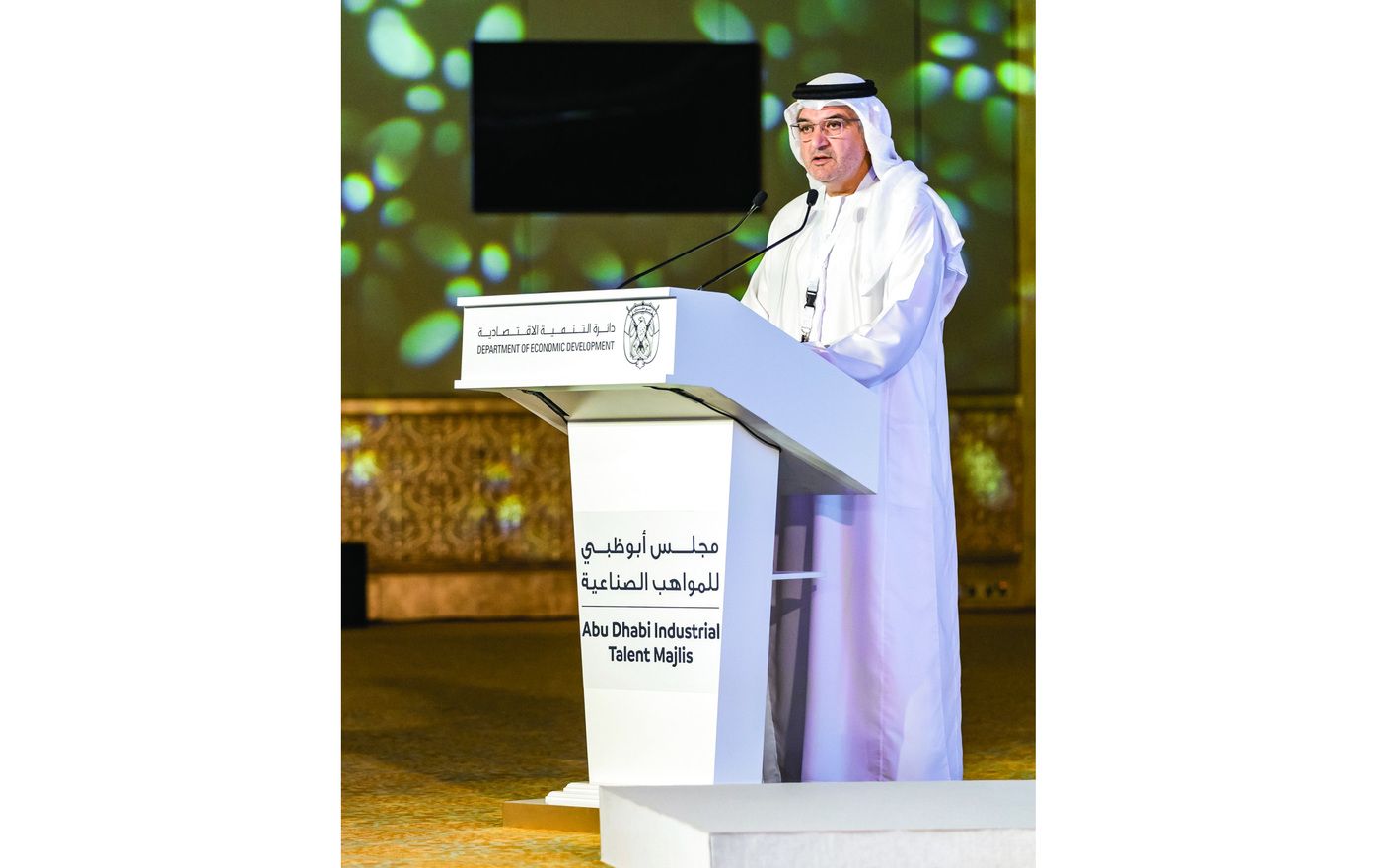 أبوظبي تطلق برنامج المواهب الصناعية