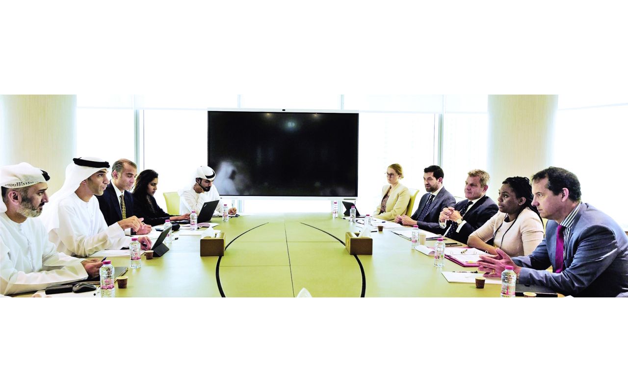 الإمارات والمملكة المتحدة تبحثان الارتقاء بعلاقات الشراكة التجارية والاستثمارية