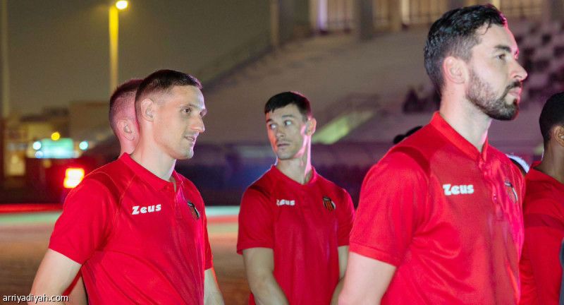 آلام الركبة تعود إلى نيكولا