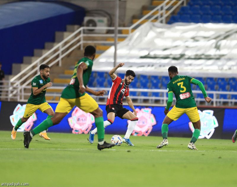 الرائد يزيد معاناة الخليج