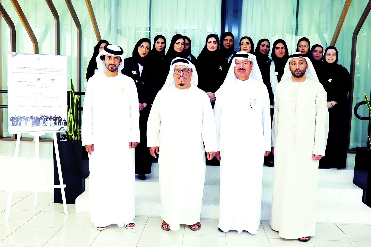 ضاحي خلفان يكرّم 102 متطوع ومتطوعة في مؤسسة لوتاه الخيرية