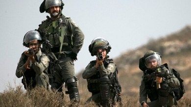 الاحتلال يعتقل فلسطينيين اثنين ويصيب ثالثًا بالرصاص لدى اقتحام مُخيمين في الضفة الغربية