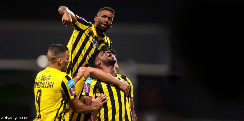 انتزع نقاط الفيحاء.. الاتحاد يلحق بالنصر والهلال