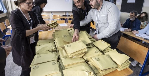 بعد فرز 61% من صناديق الاقتراع.. أردوغان يحصل على 55% من الأصوات وكليجدار أوغلو يحصل على 44%