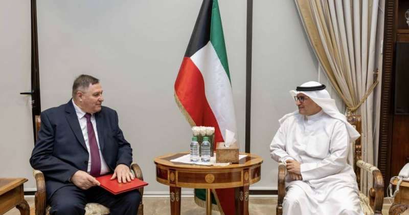 السفير منصور العتيبي خلال استقباله اليوم سفير التشيك