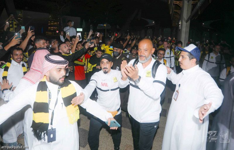 في الجو.. طرب وممر شرفي