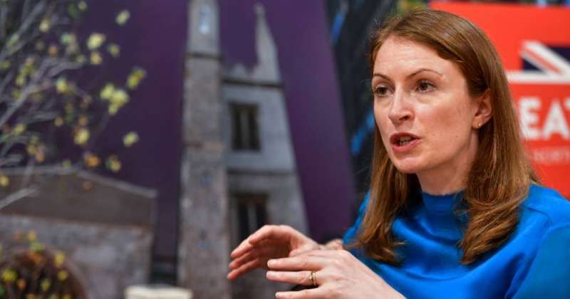 السفيرة بليندا لويس