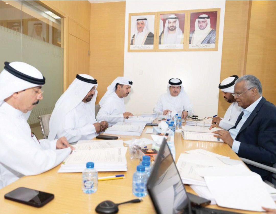 «الفجيرة للموارد الطبيعية» تستعرض المشاريع الاستراتيجية