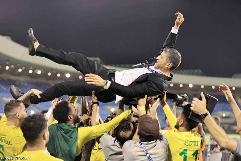 نقاط أبها تبقي الخليج