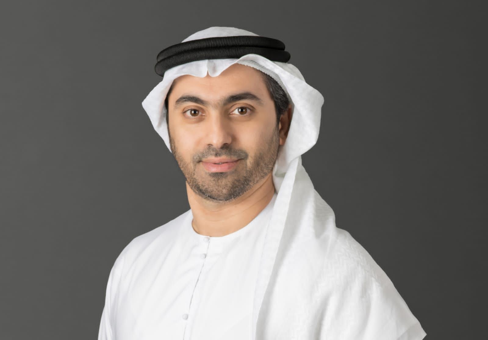 "طرق دبي" تنصب 17500 لوحة إرشادية جديدة للمواقف العامة