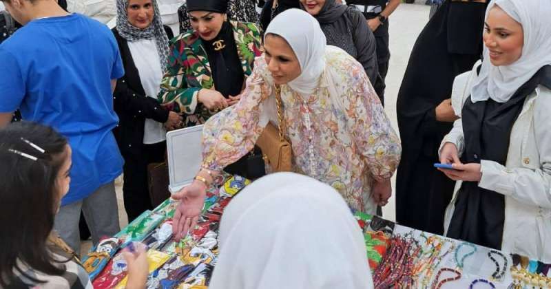 البغلي افتتحت معرض الأسر المنتجة «دكاكين»: نستهدف تمكين المرأة اقتصادياً وخوض تجربة العمل الحرفي