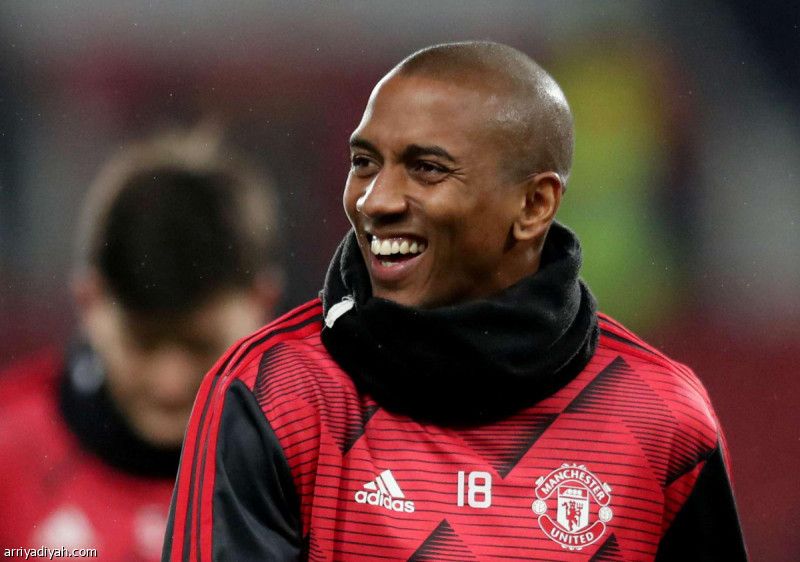 أستون فيلا يترك يونج