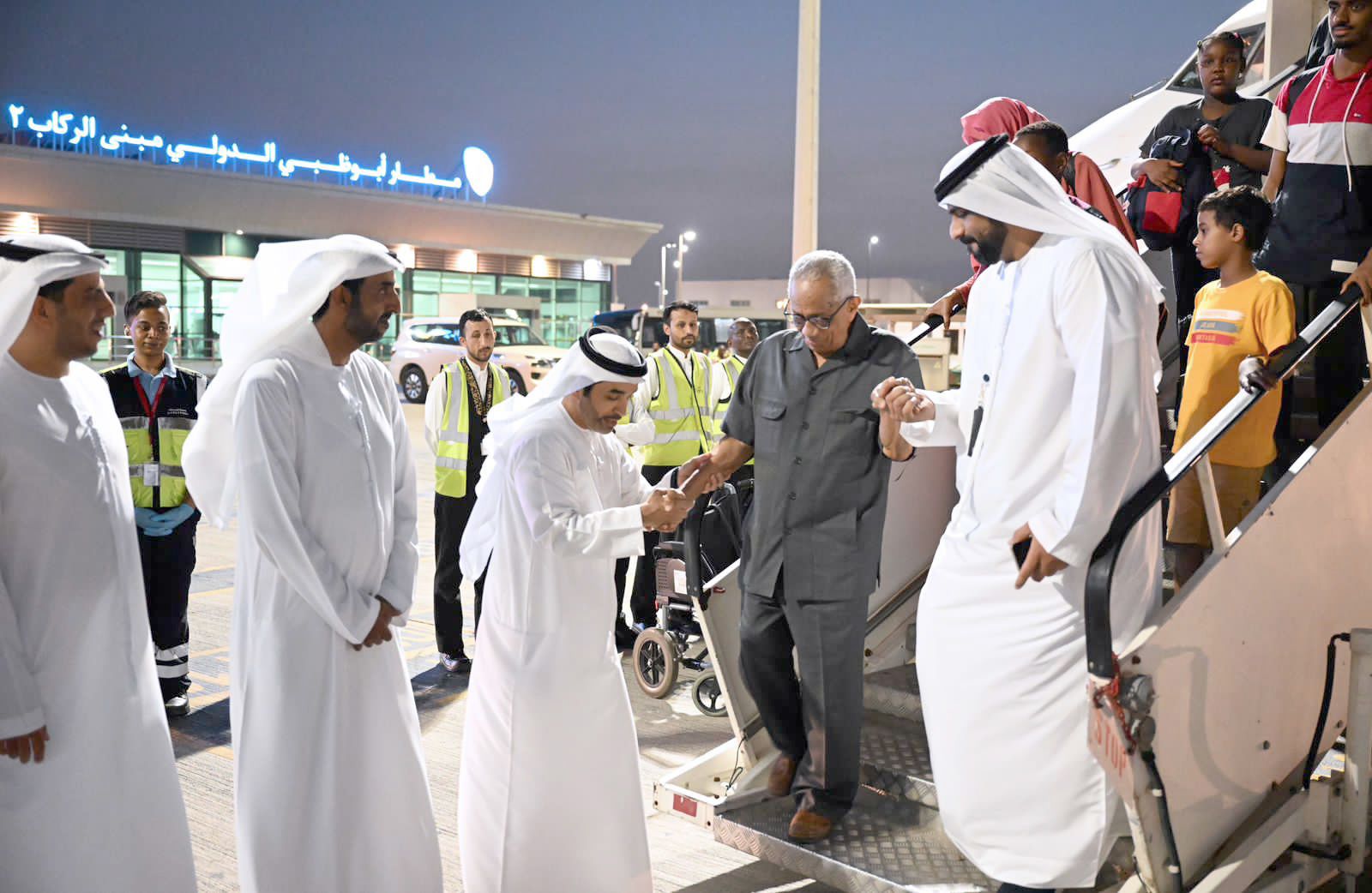الإمارات تستقبل 180 شخصاً وصلوا من السودان